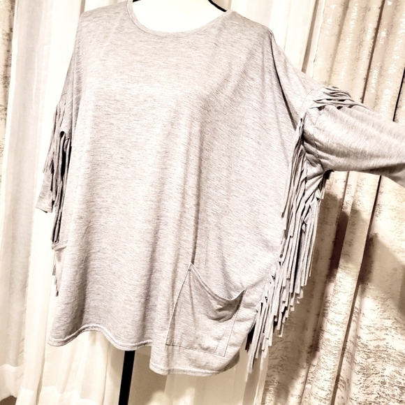 𝅺Romeo & Juliet | Oversized Fringe Tunic - Picture 2 of 6